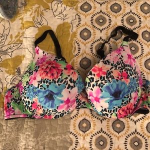 Victoria Secret Pink wear everywhere t-shirt bra